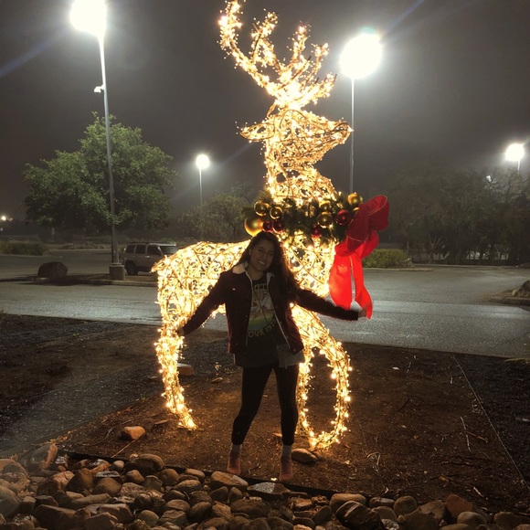 Meet your Posher, Yetzia - Picture 2 of 6